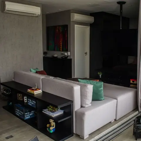 Sala de estar integrada com ar-condicionado