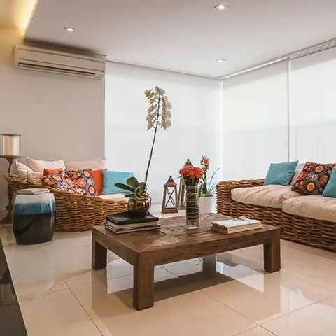Sala de estar ampla com ar-condicionado
